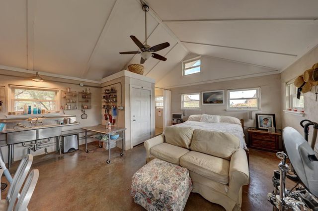 59 Wagon Rd, Alpine, TX 79830