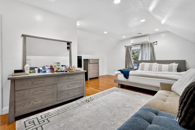162 Brush Hill Rd 2, Milton, MA 02186