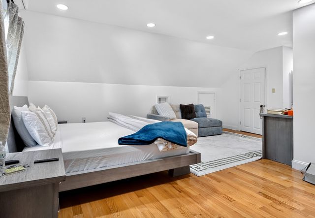 162 Brush Hill Rd 2, Milton, MA 02186