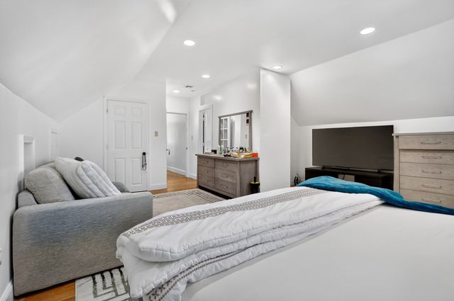 162 Brush Hill Rd 2, Milton, MA 02186