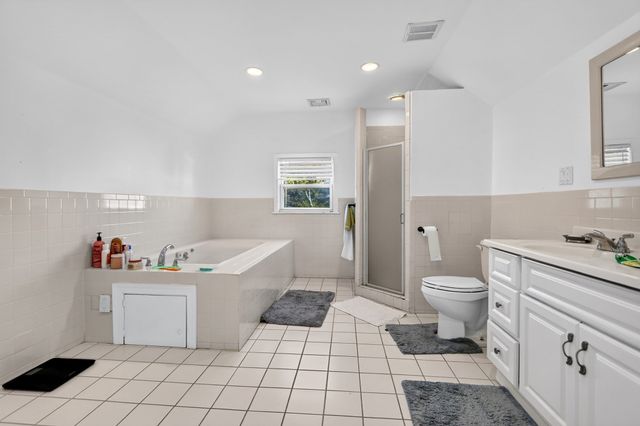 162 Brush Hill Rd 2, Milton, MA 02186
