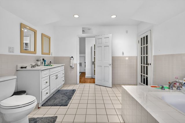 162 Brush Hill Rd 2, Milton, MA 02186