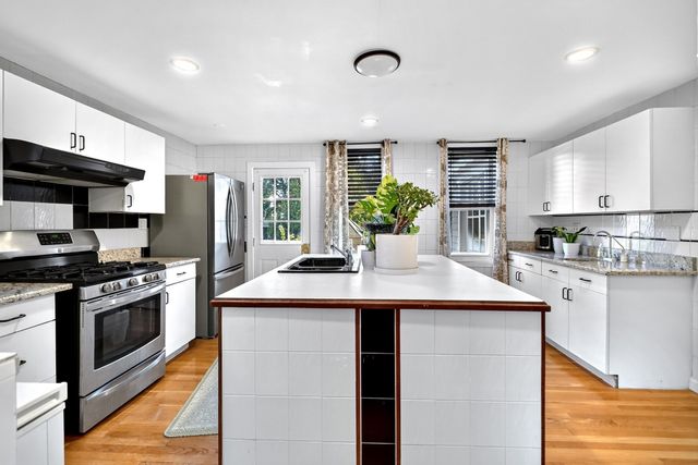 162 Brush Hill Rd 2, Milton, MA 02186