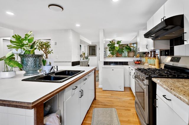 162 Brush Hill Rd 2, Milton, MA 02186