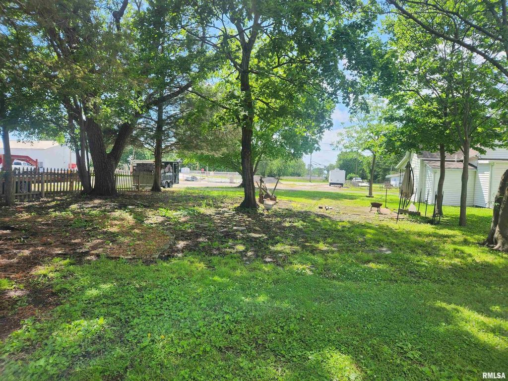 408 Duckworth Street, Pinckneyville, IL 62274