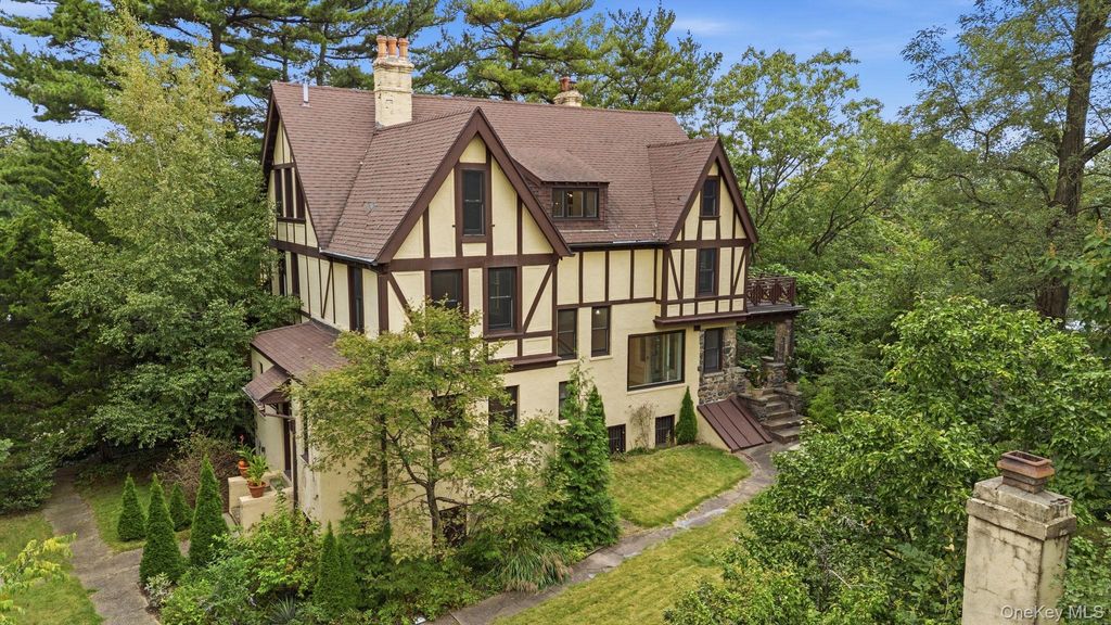 180-24 Grand Central Parkway, Jamaica, NY 11432 — exterior