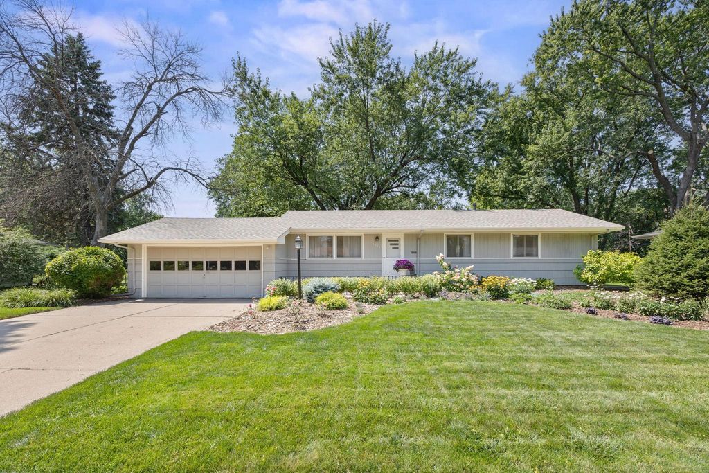 5524 Eliason Drive, Bloomington, MN 55437