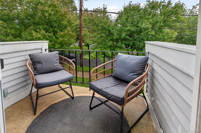 36 Greenridge Avenue 202, White Plains, NY 10605