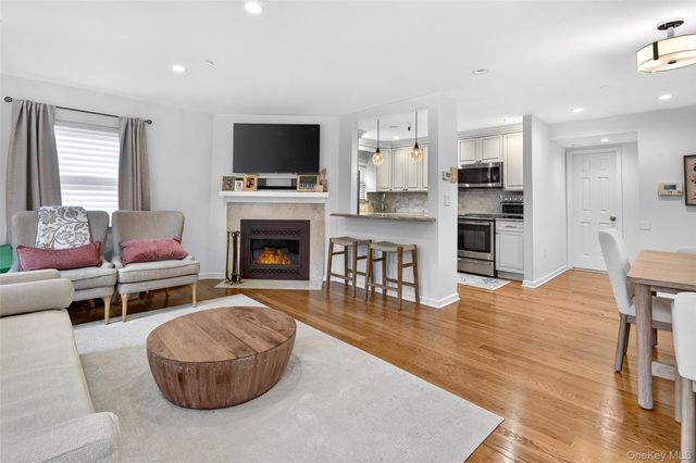36 Greenridge Avenue 202, White Plains, NY 10605