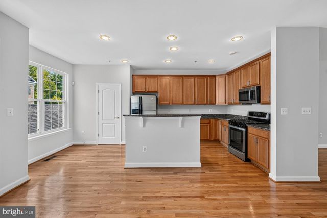 8010 HOMEFIELD DR, Landover, MD 20785