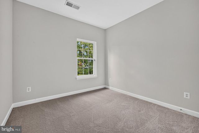 8010 HOMEFIELD DR, Landover, MD 20785