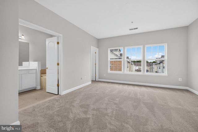 8010 HOMEFIELD DR, Landover, MD 20785
