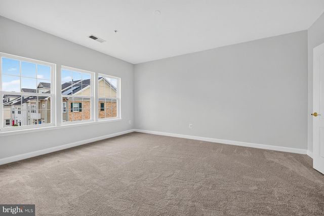 8010 HOMEFIELD DR, Landover, MD 20785