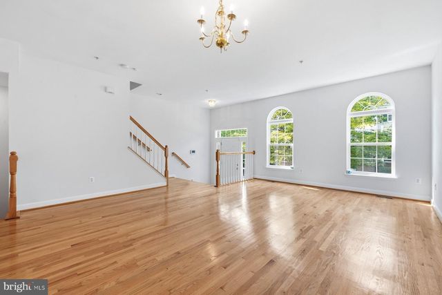 8010 HOMEFIELD DR, Landover, MD 20785