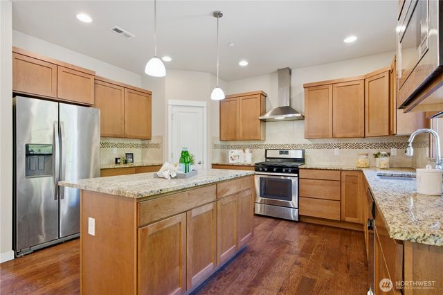 7326 NE 201st Place, Kenmore, WA 98028