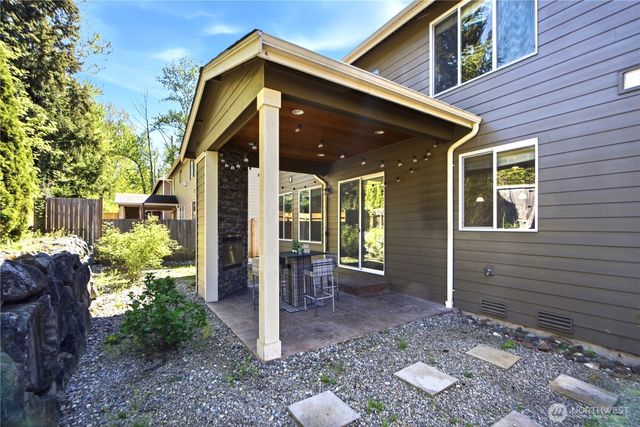 7326 NE 201st Place, Kenmore, WA 98028