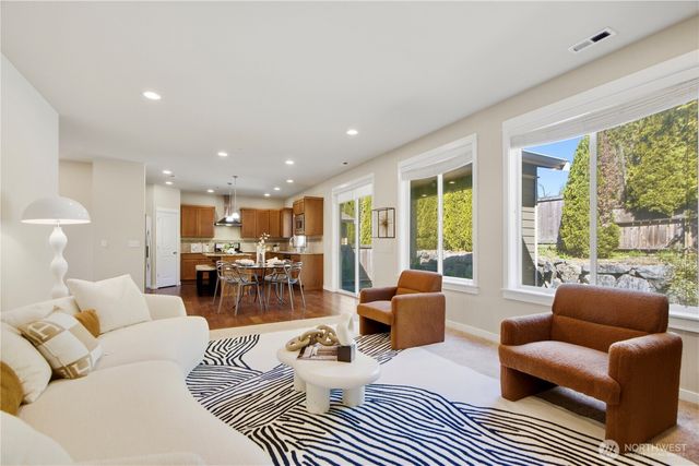 7326 NE 201st Place, Kenmore, WA 98028
