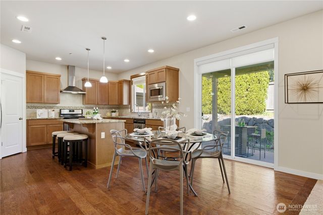 7326 NE 201st Place, Kenmore, WA 98028