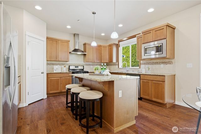 7326 NE 201st Place, Kenmore, WA 98028