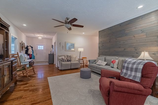 362 Lakeview St, Manchester, TN 37355