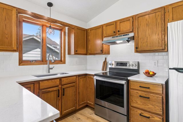 1610 Burns Avenue, Saint Paul, MN 55106