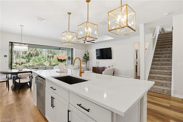 10395 Ventana LN, Naples, FL 34120