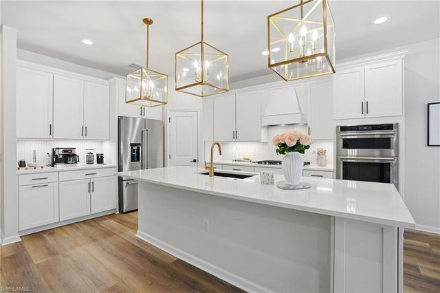 10395 Ventana LN, Naples, FL 34120