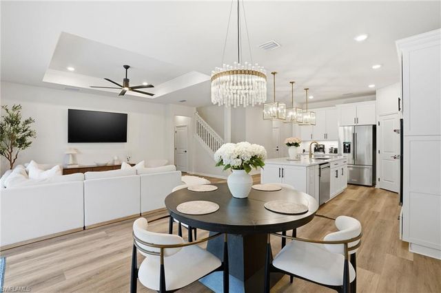 10395 Ventana LN, Naples, FL 34120