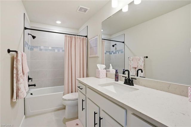 10395 Ventana LN, Naples, FL 34120