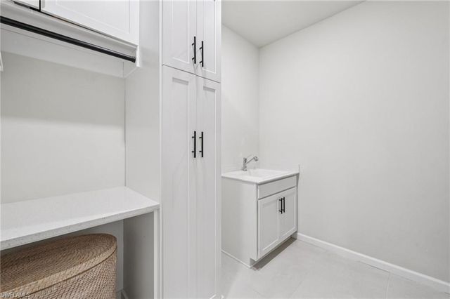 10395 Ventana LN, Naples, FL 34120