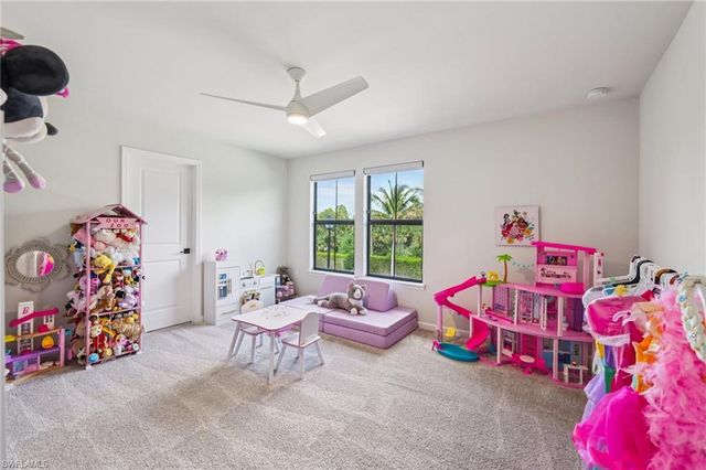 10395 Ventana LN, Naples, FL 34120