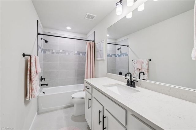 10395 Ventana LN, Naples, FL 34120