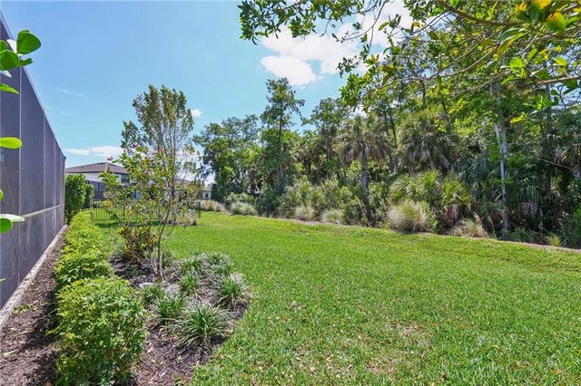 10395 Ventana LN, Naples, FL 34120