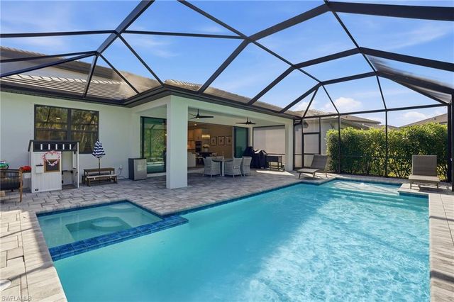 10395 Ventana LN, Naples, FL 34120