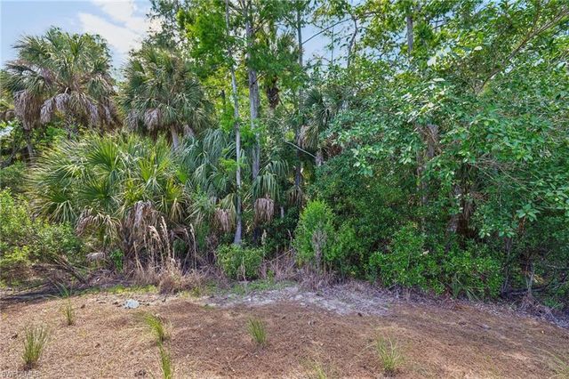 10395 Ventana LN, Naples, FL 34120