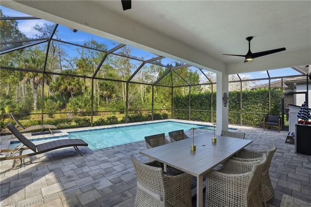 10395 Ventana LN, Naples, FL 34120