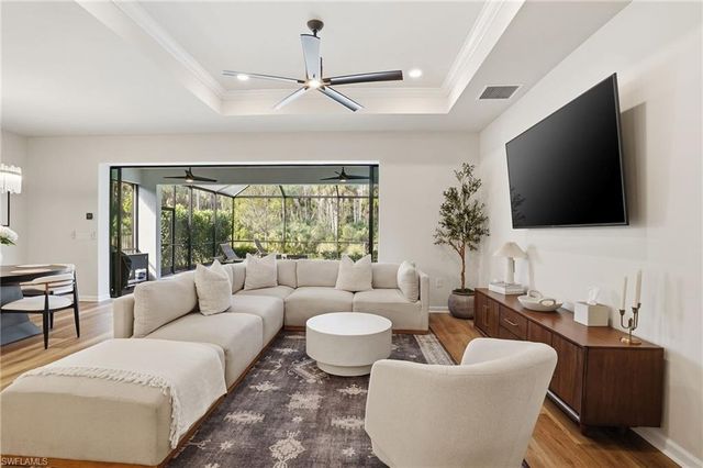 10395 Ventana LN, Naples, FL 34120