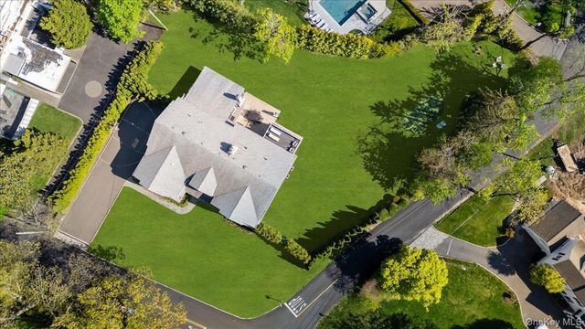 205 Hewlett Neck Road, Hewlett Neck, NY 11598