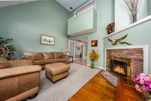 10 Oxfordshire Place, Mashpee, MA 02649