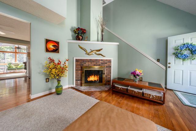 10 Oxfordshire Place, Mashpee, MA 02649