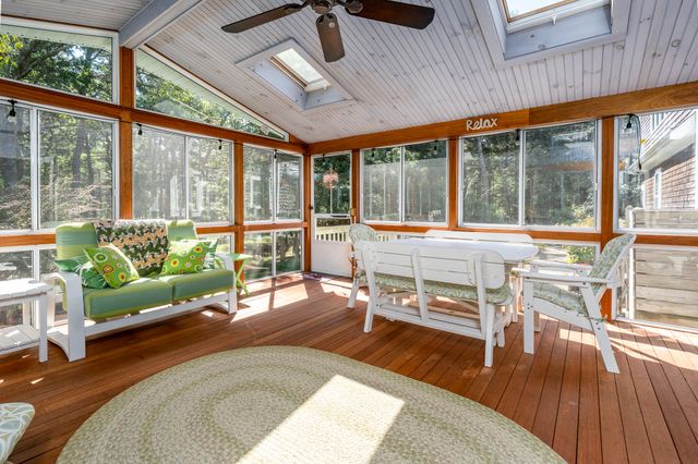 10 Oxfordshire Place, Mashpee, MA 02649