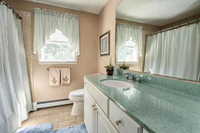 10 Oxfordshire Place, Mashpee, MA 02649