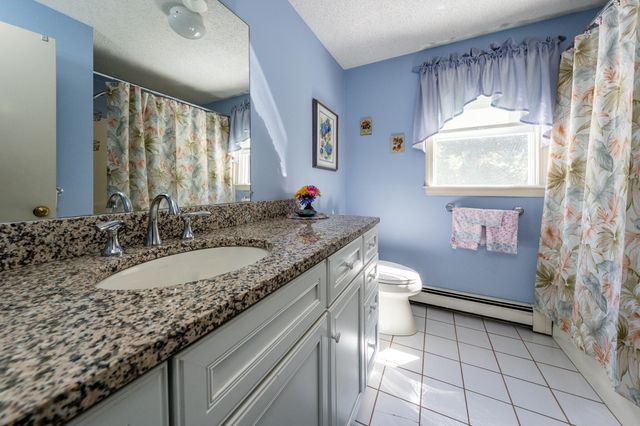 10 Oxfordshire Place, Mashpee, MA 02649