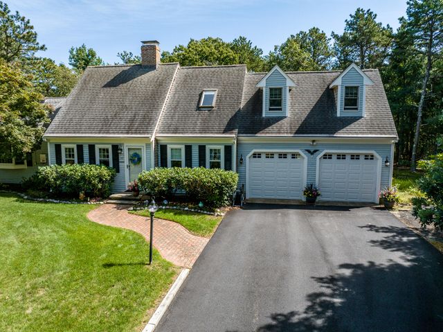 10 Oxfordshire Place, Mashpee, MA 02649