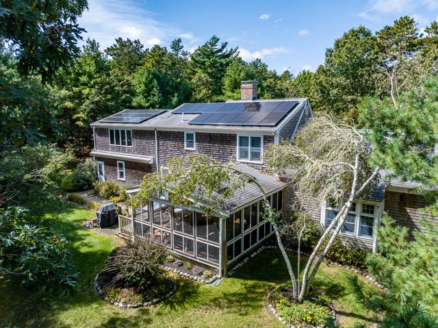 10 Oxfordshire Place, Mashpee, MA 02649