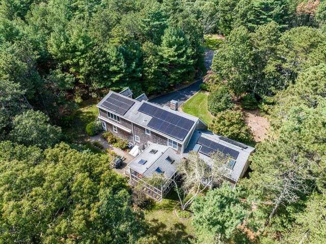 10 Oxfordshire Place, Mashpee, MA 02649