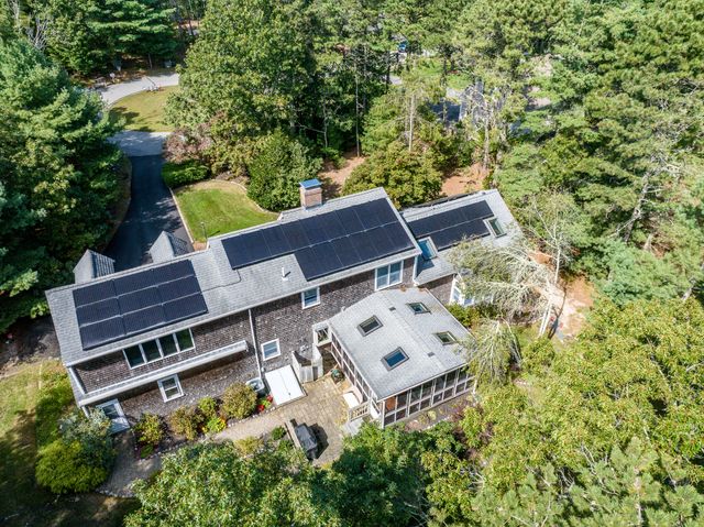 10 Oxfordshire Place, Mashpee, MA 02649