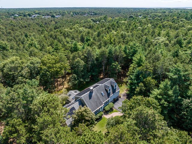 10 Oxfordshire Place, Mashpee, MA 02649