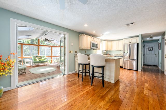 10 Oxfordshire Place, Mashpee, MA 02649