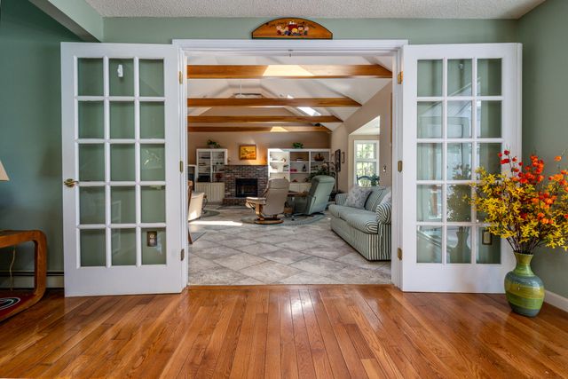 10 Oxfordshire Place, Mashpee, MA 02649